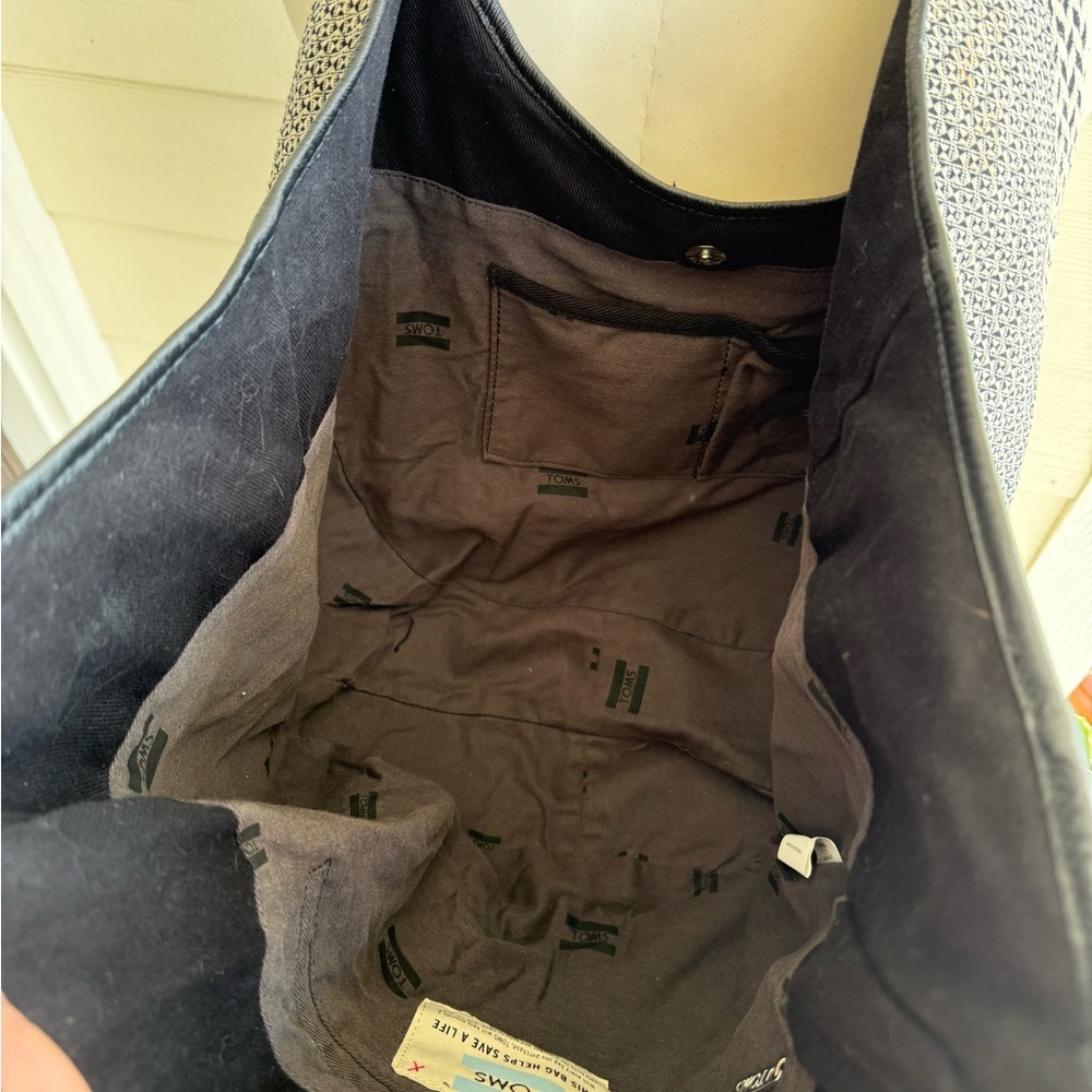 Stylish Black and White Women's Tom’s Tote Bag - Picture 3 of 5